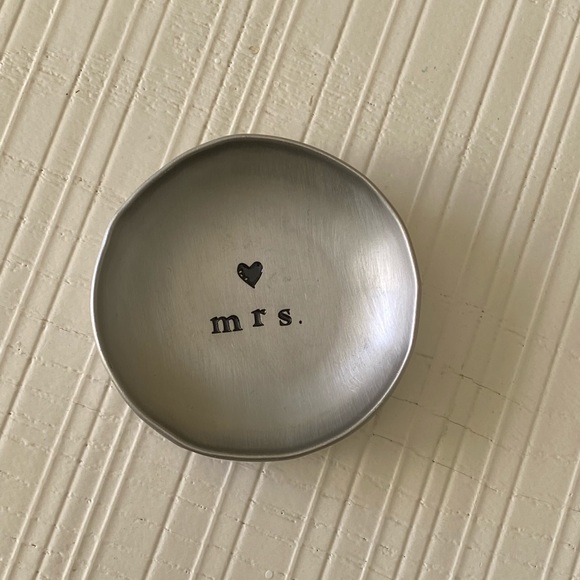 Francesca’s collections Mrs metal trinket dish - Picture 6 of 7